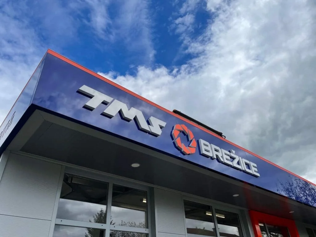 TMS Brežice svetlobni napis